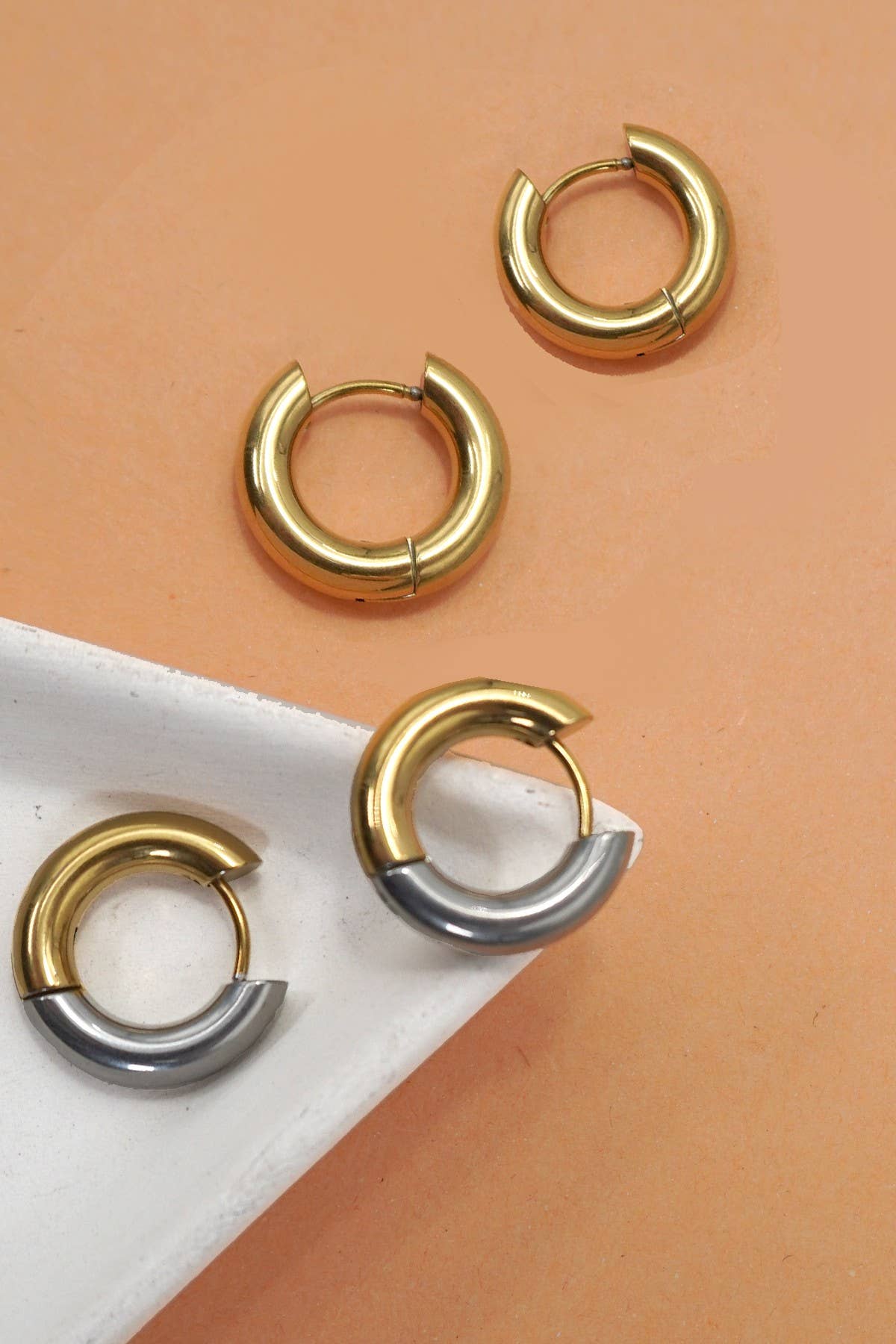 MIXED METAL HUGGIE