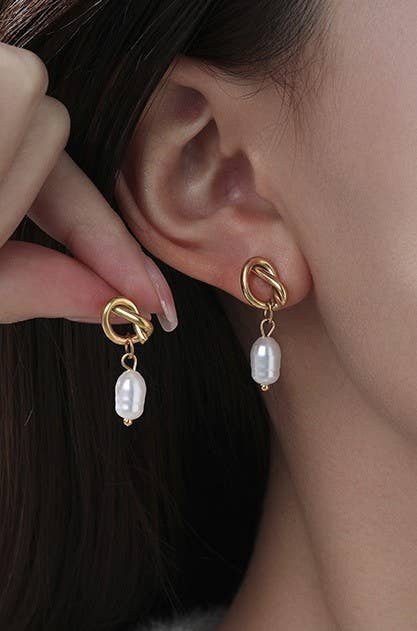 PEARL DROP EARRING
